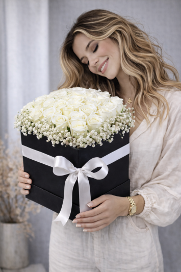 Kutuda Beyaz Güller 