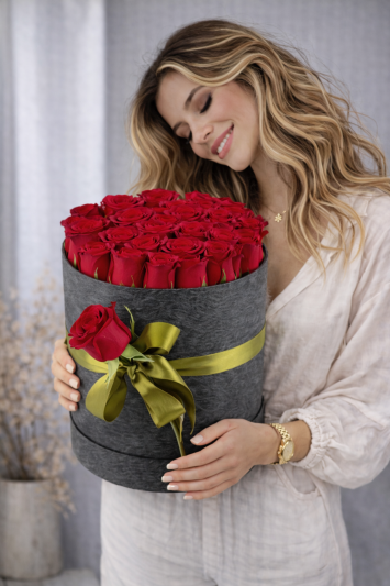 Kutuda Kırmızı Güller 