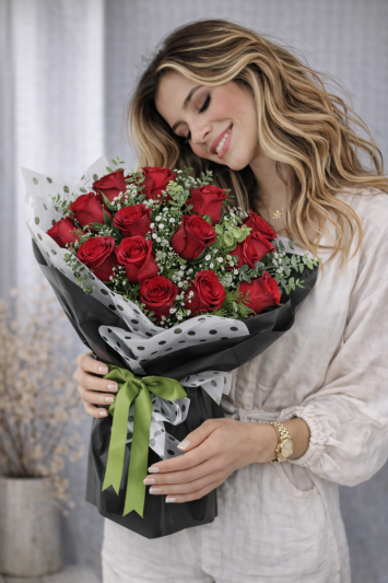 13 Kırmızı Gül Buketi 