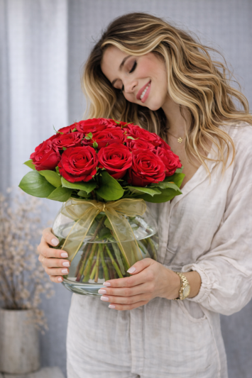 Fanusta Kırmızı Güller 