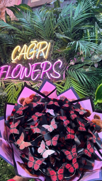 Kırmızı Kelebek Buketi